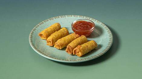 Μπουρέκια λαχανικών με φύλλο καντόνας & sweet chili sauce