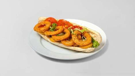 Onion rings σε σάντουιτς